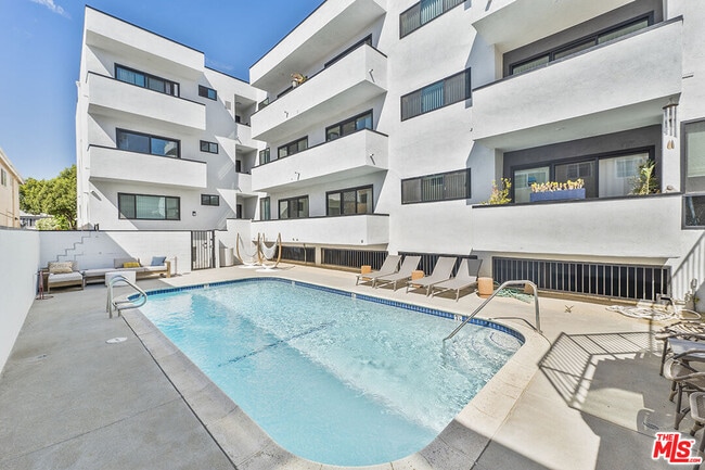 Building Photo - 821 3rd St