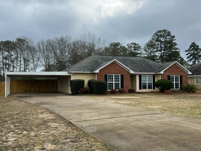 Foto del edificio - 4 Bedroom, 2 Bath Home in Lee County!