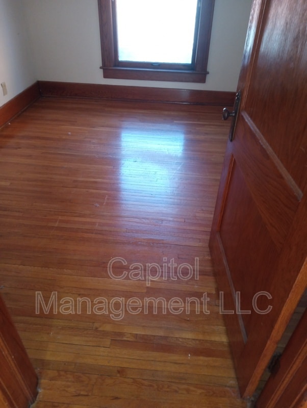 Photo - 605 S Grand Ave Apartment