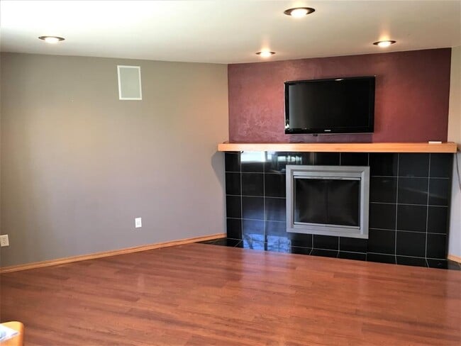 Building Photo - 1222 Sorrento Dr