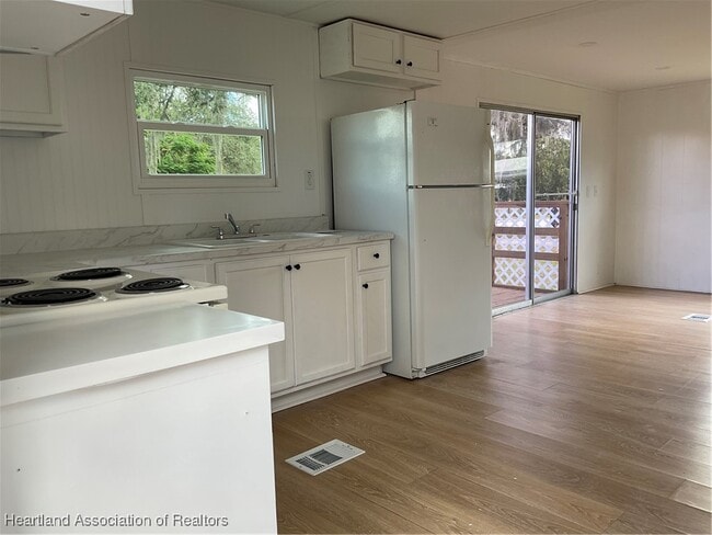 Building Photo - 4807 Mundell Ave