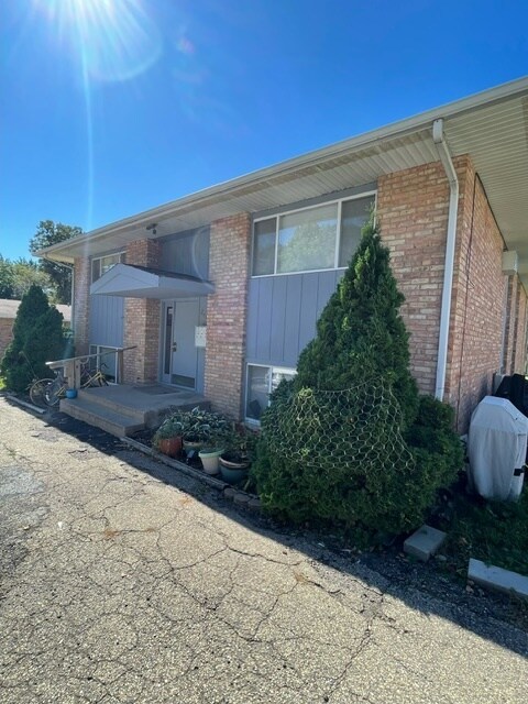 Foto del edificio - 2153 Basswood Ln