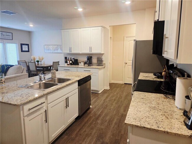 Foto del edificio - 5192 Barberry Ave