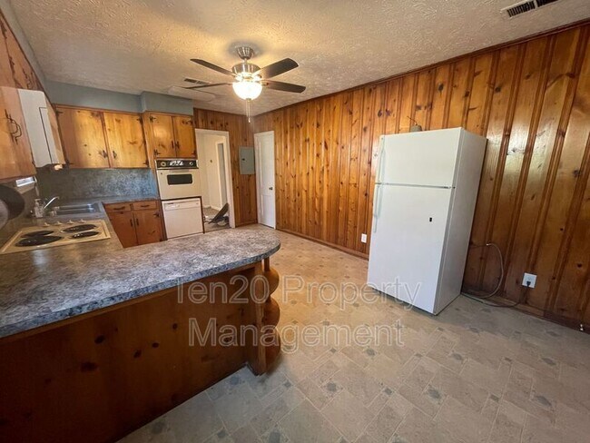 Building Photo - 411 20th Ave