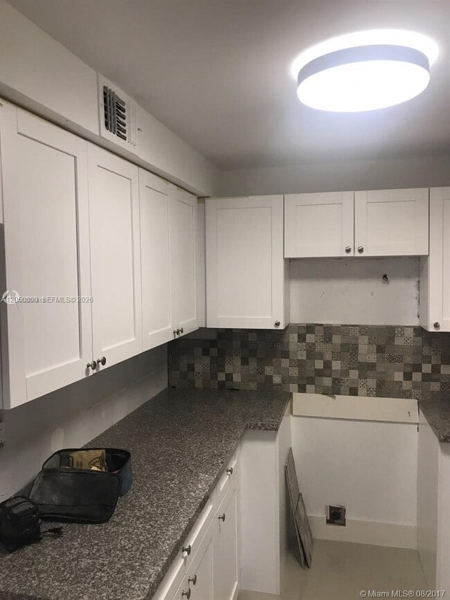 Building Photo - 9375 Fontainebleau Blvd