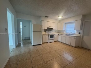 Building Photo - 1480 NW 19th Ct