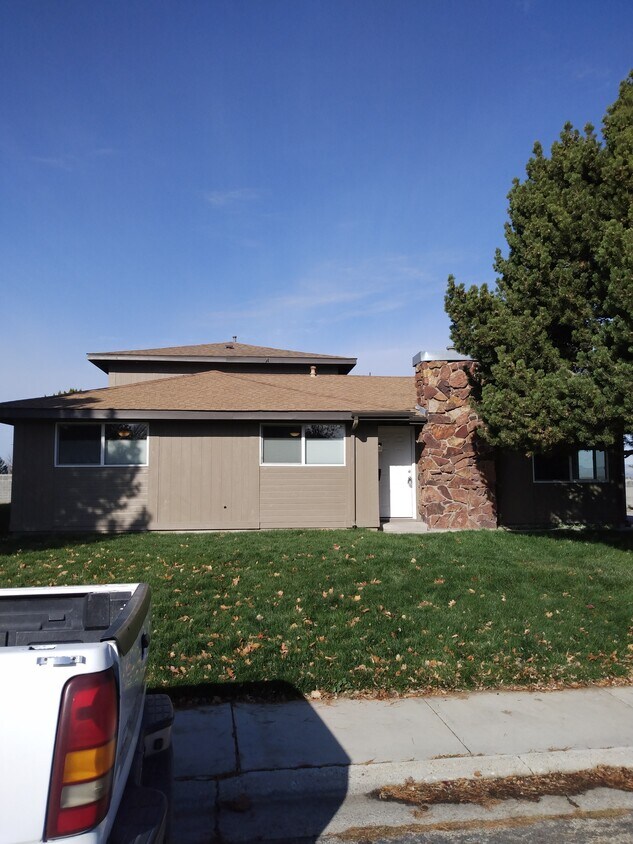 Primary Photo - 373 White Cloud Dr