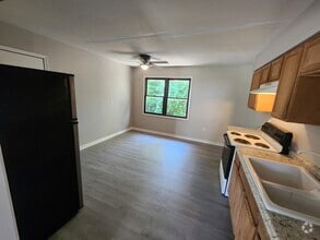 Building Photo - 1000 Plainview Dr