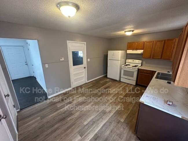 Foto del edificio - 6121 Rowland Ave