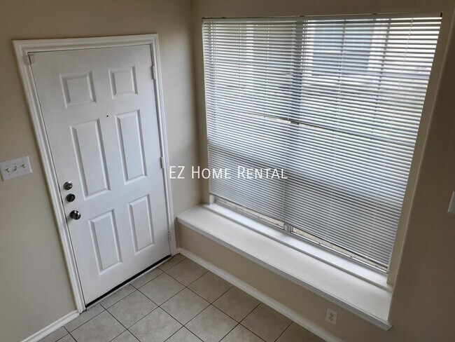 Building Photo - PREMIUM TOWNHOUSE LOT w/ POPULAR OPEN FLOO...