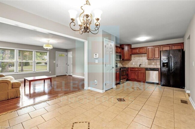 Building Photo - 1212 Brookwood Dr