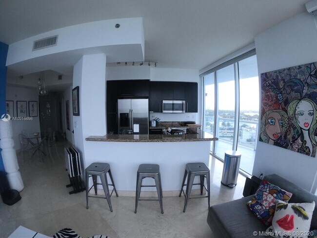 Foto del edificio - 6515 Collins Ave