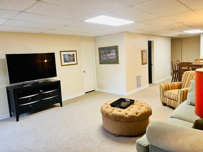 Building Photo - 425 Singletree Trce