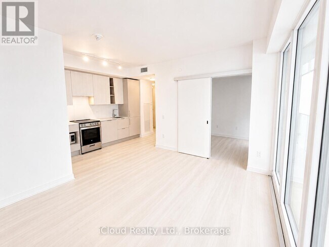 Photo du bâtiment - 3900 Confederation Pkwy