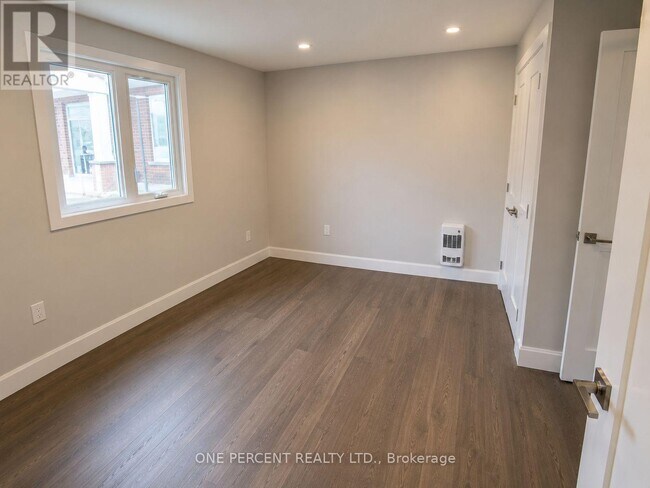 Photo du bâtiment - 6610 Fourth Line Rd