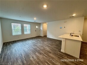 Building Photo - 927 Pink Sugarbird St
