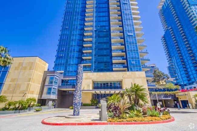 Building Photo - 1325 Pacific Hwy