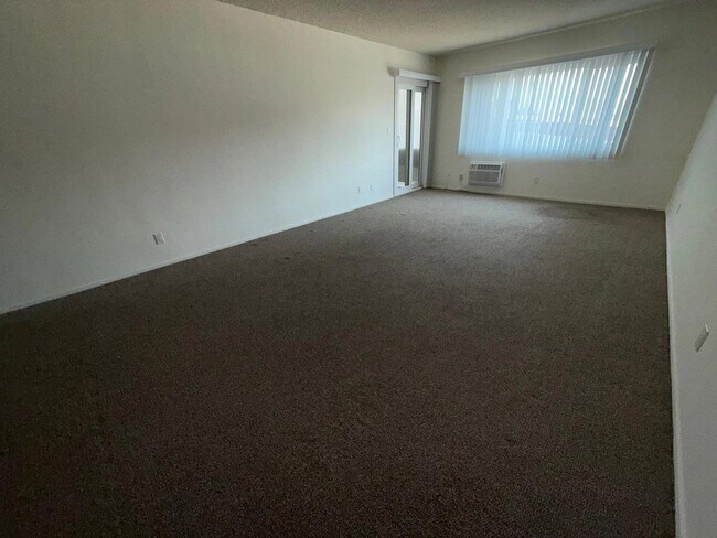 Foto del edificio - 415 E Cedar Ave