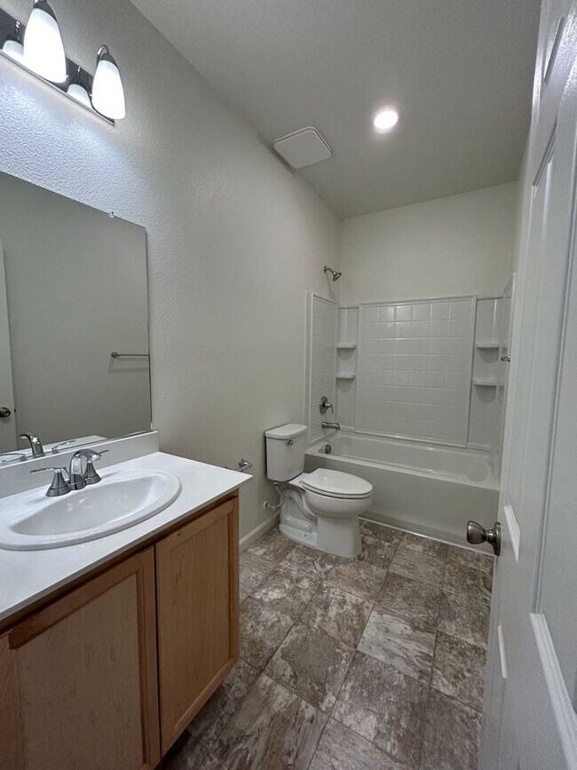 Foto del edificio - 672 Dorset Dr