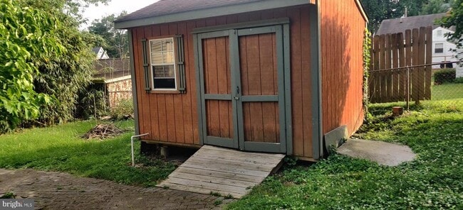 Building Photo - 1930 Pimmit Dr