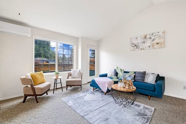 Foto del edificio - Charming Craftsman-Style Home in the Heart...