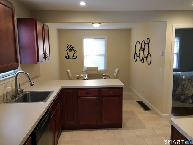 Building Photo - 6 Birchside Dr