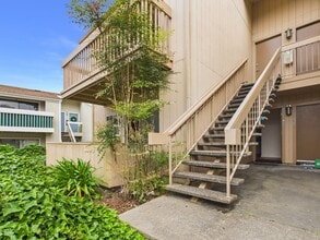 Building Photo - 300 Glenwood Cir