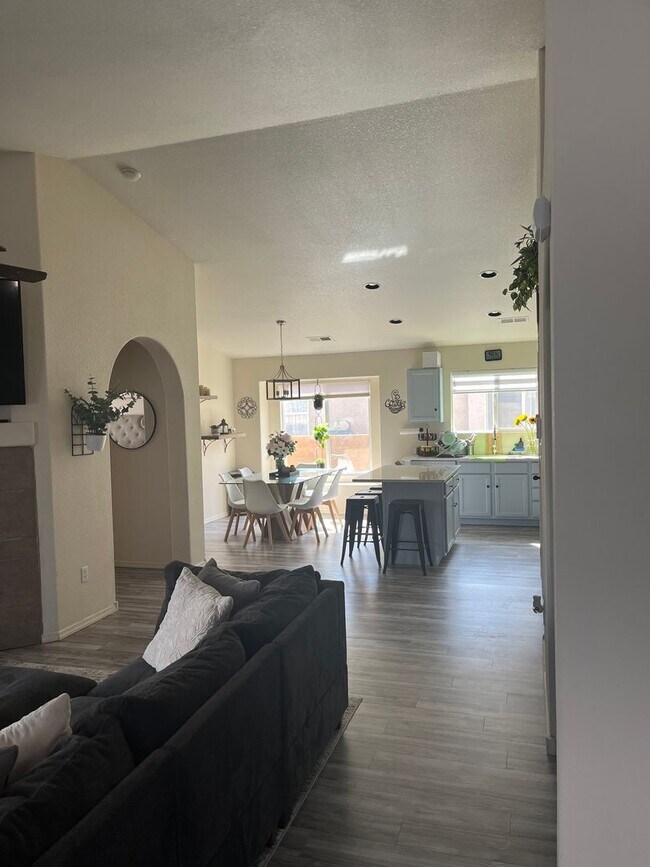 Foto del edificio - Sweet updated home in Northern Meadows