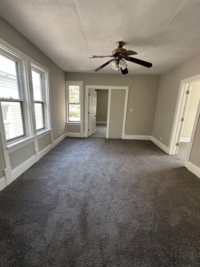 Building Photo - 3bd Duplex Cash Pay