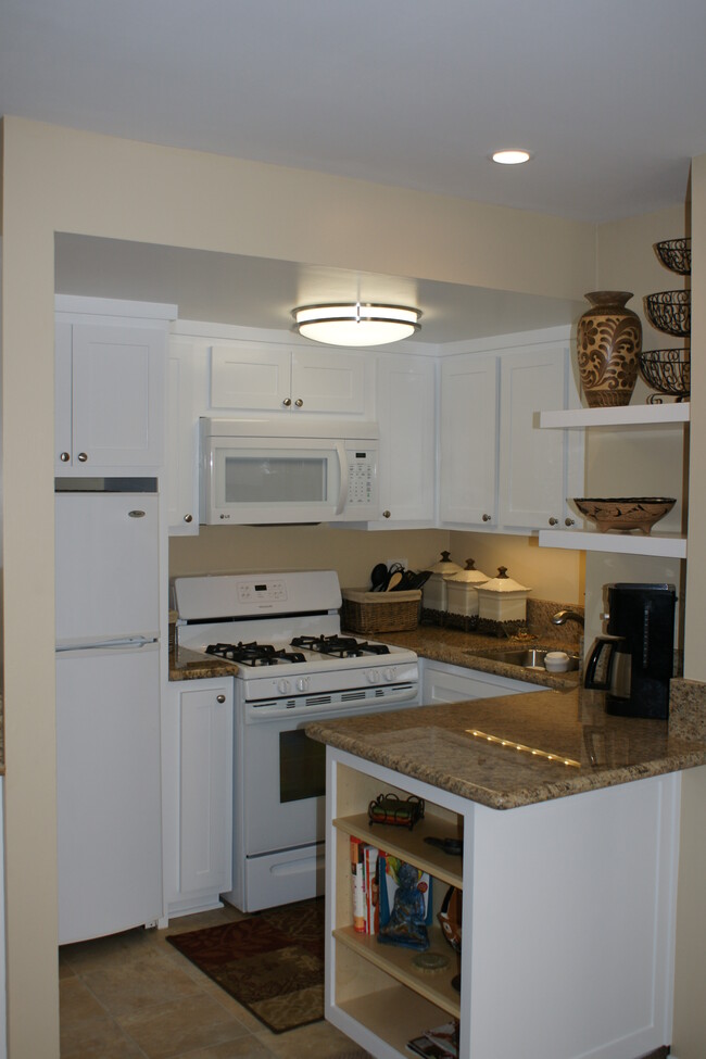 Kitchen - 421 Marine Ave