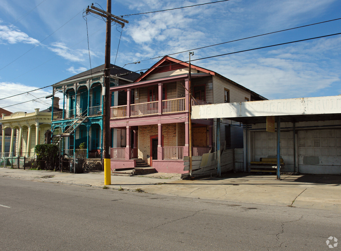 Building Photo - 1407 Baronne St