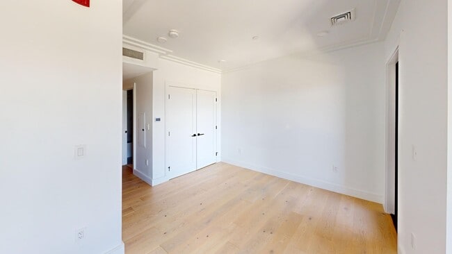 Foto del edificio - Studio with Laundry in Unit; Gym on Site! ...
