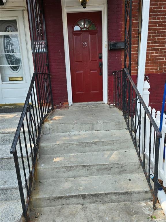 Primary Photo - 35 Riverview Pl