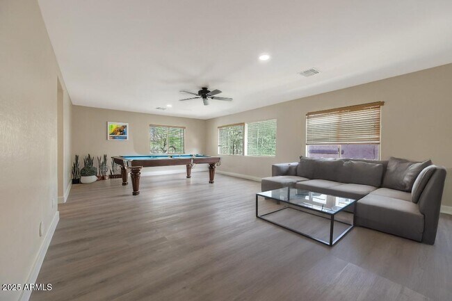 Foto del edificio - 9423 W Monte Vista Rd