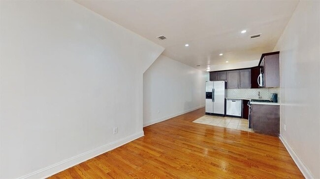 Foto del edificio - 131 Brunswick St