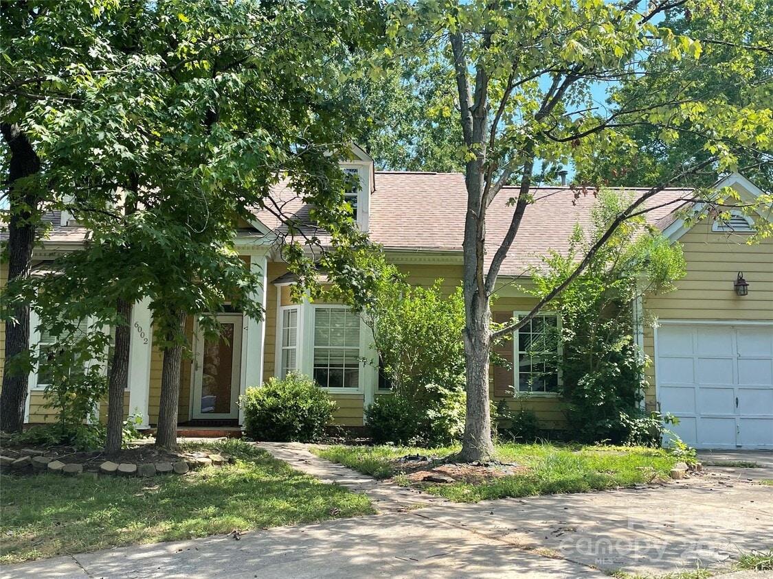 Primary Photo - 6002 Kenmore Ln