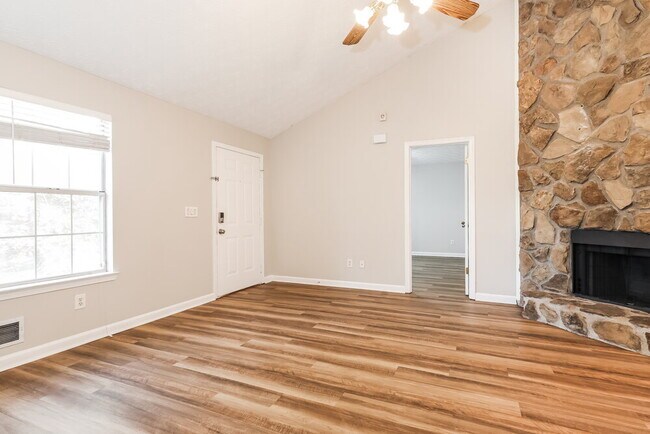 Building Photo - 411 Azalea Dr