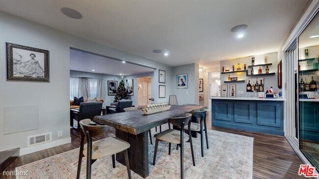Building Photo - 3 br, 2.5 bath House - 4115 Degnan Blvd