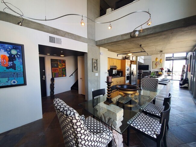 Foto del edificio - Downtown Loft living in Little Italy