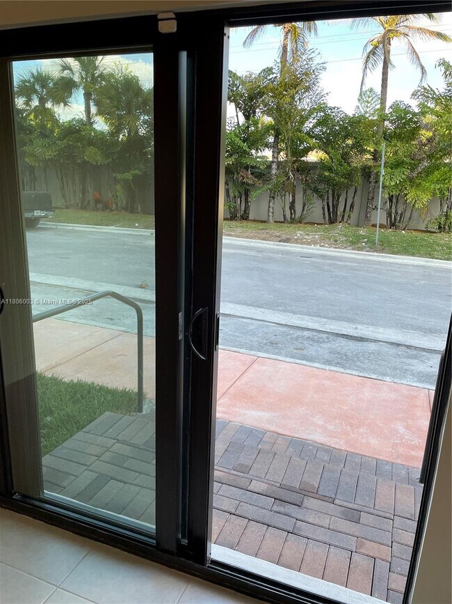 Foto del edificio - 8001 NW 41st St