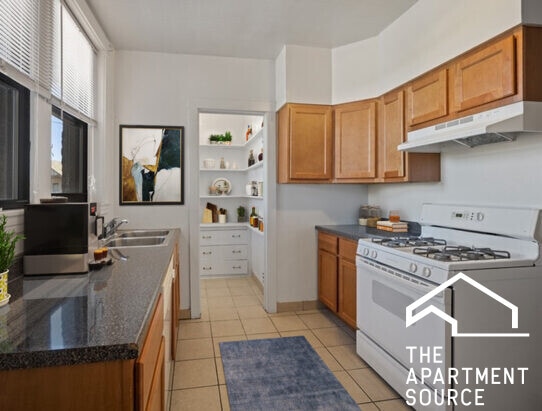 Building Photo - 1116 W Oakdale Ave