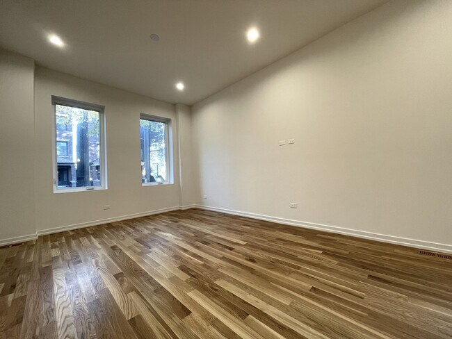 Foto del edificio - 822 N Winchester Ave