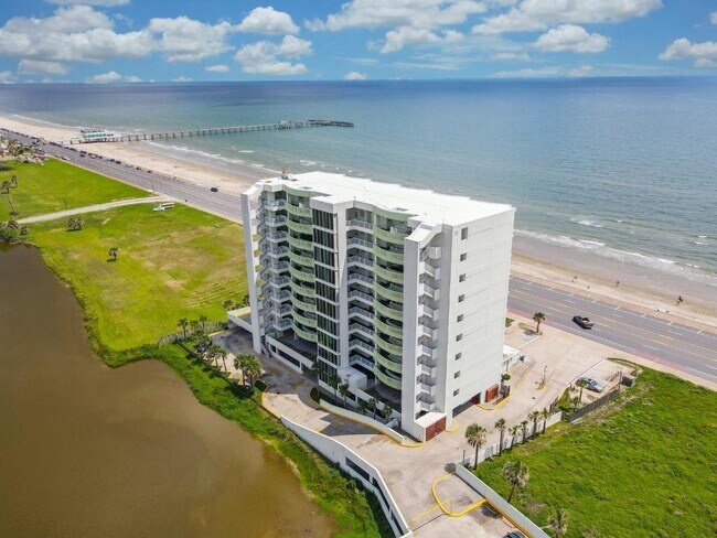 Building Photo - 9420 Seawall Blvd