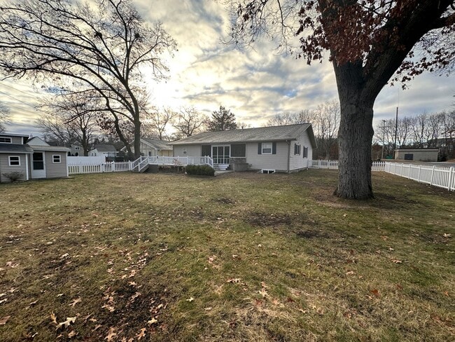 Building Photo - 8248 W Q Ave