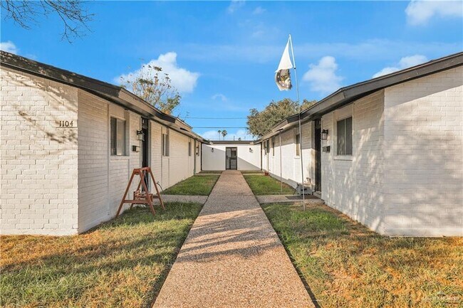 Foto del edificio - 1104 Fern Ave