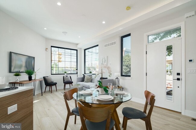 Photo - 1654 N 30th St House