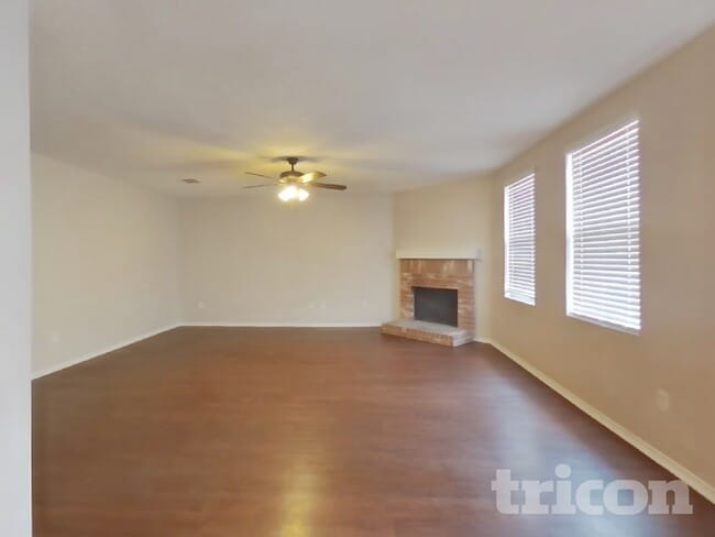 Foto del edificio - 1415 Lochspring Dr