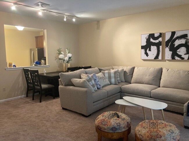 Foto del edificio - 616 Springhouse Ln