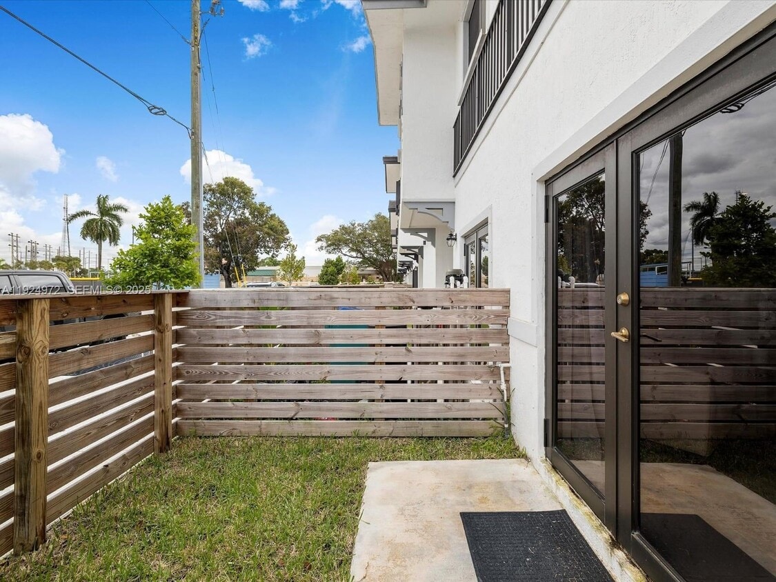 Foto principal - 13344 Tropical Ave