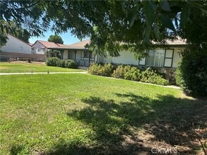 Building Photo - 2750 W Devonshire Ave